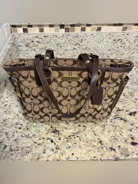 Coach Y2K Gallery Signature  zip Tote shoulder Bag